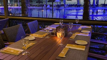 3 restaurantes; se sirven desayunos y cenas