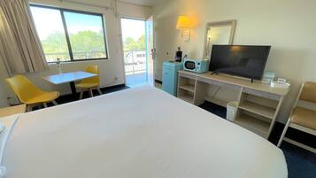 Rom – standard, 1 kingsize-seng | Lydisolert, wi-fi (inkludert) og sengetøy