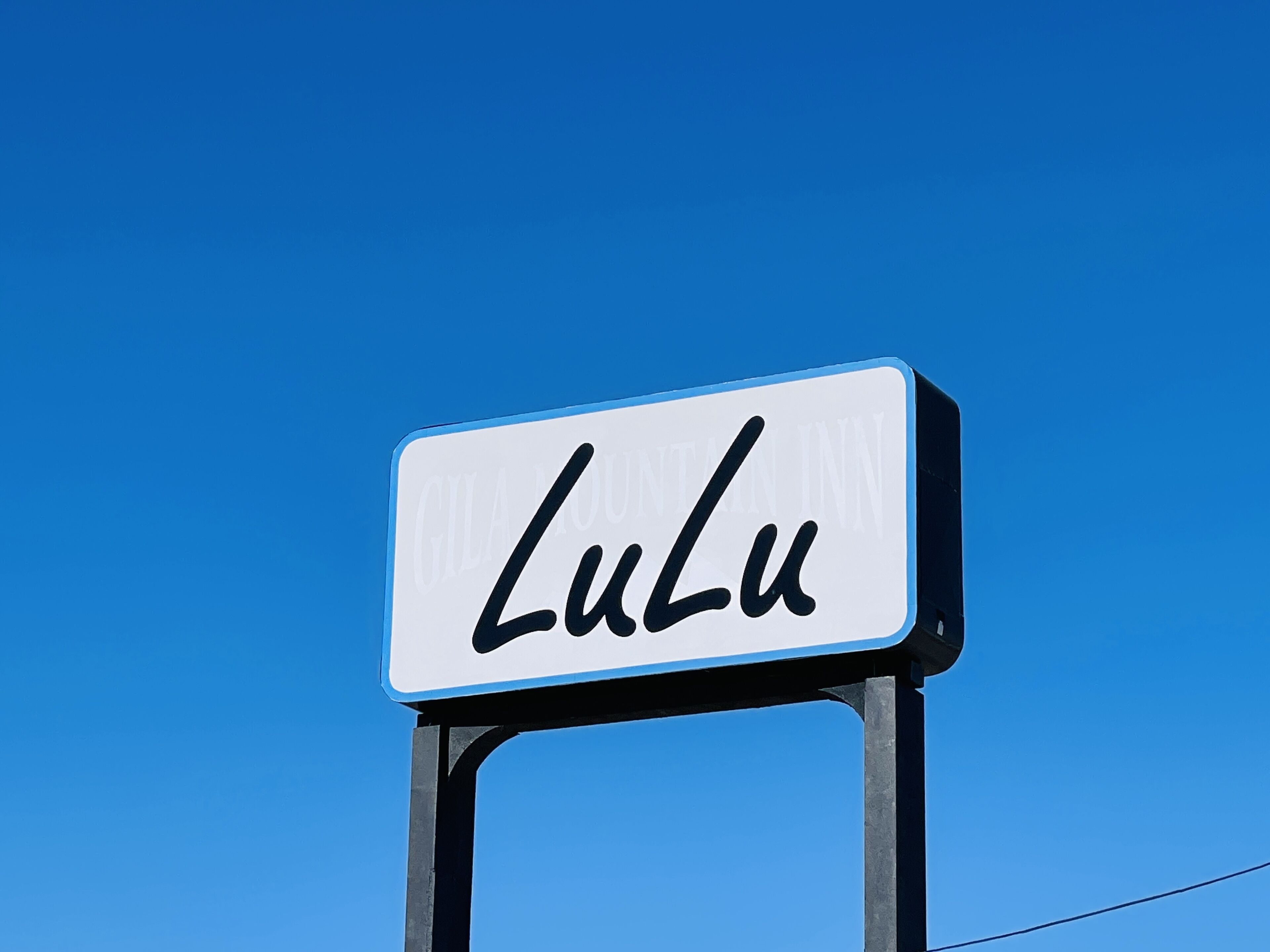 A sign with the word "Lulu" written on it.