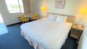 Standard Room, 1 King Bed | Soundproofing, free WiFi, bed sheets