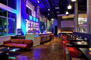 Serves dinner and happy hour - Aloft by Marriott Seattle Redmond (Redmond)