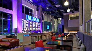 Se sirven cenas y happy hour