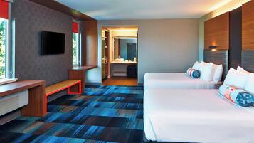 Luxe beddengoed, een kluis op de kamer, een bureau, een laptopwerkplek