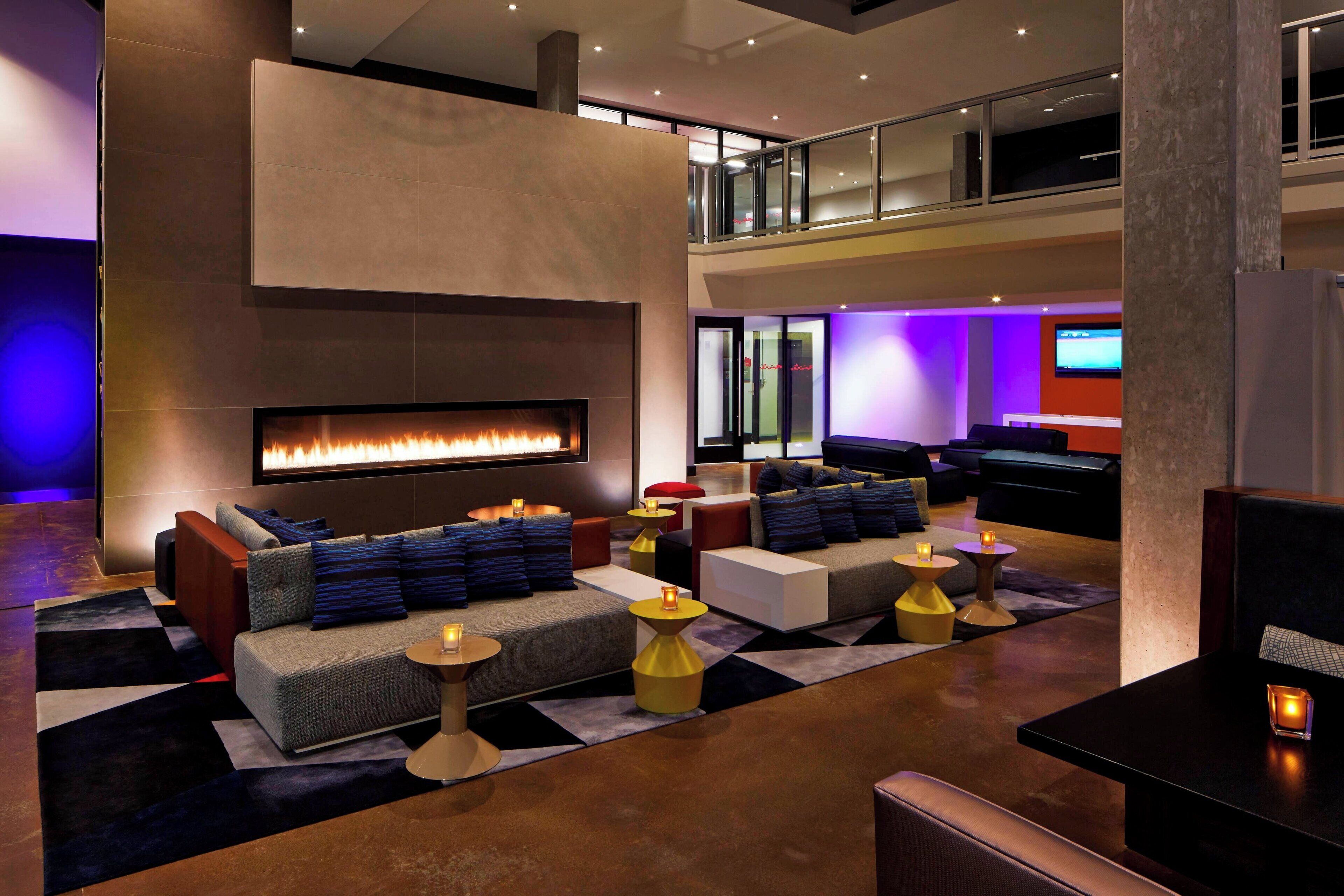 Ofrece cenas y happy hour