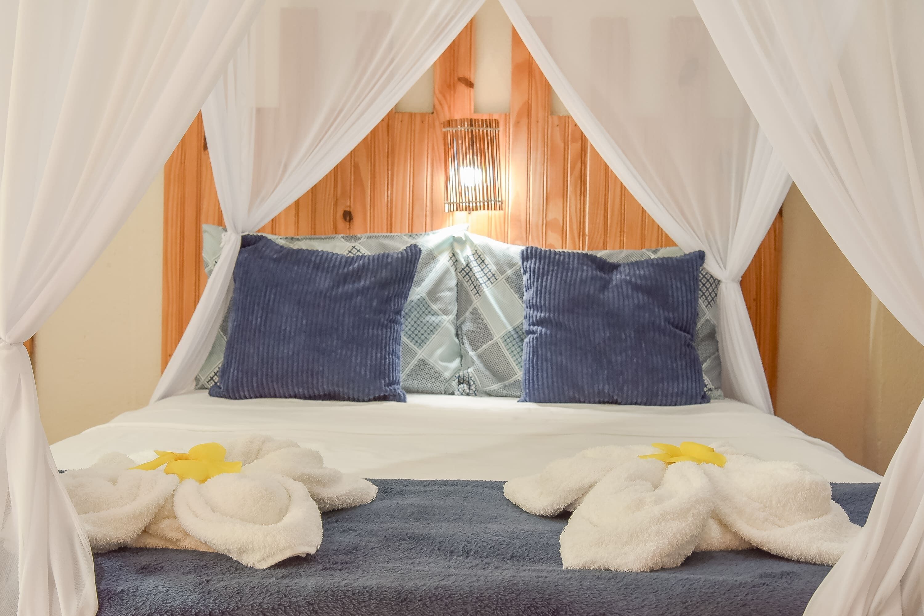 Family Chalet, Pool View (Broadway) | Free WiFi, bed sheets