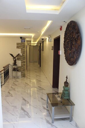 Hallway - Saint Thomas (Quito)