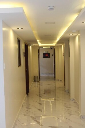 Hallway - Saint Thomas (Quito)