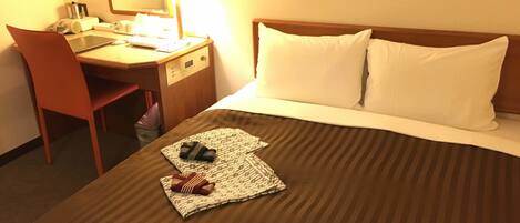 Double Room, Non Smoking | Desk, free WiFi, bed sheets