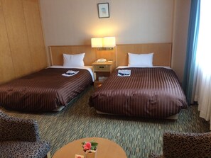 办公桌、免费 WiFi、床单