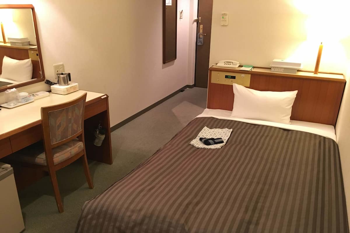Desk, free WiFi, bed sheets