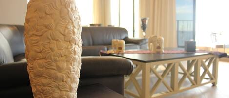 TV layar datar dan film berbayar