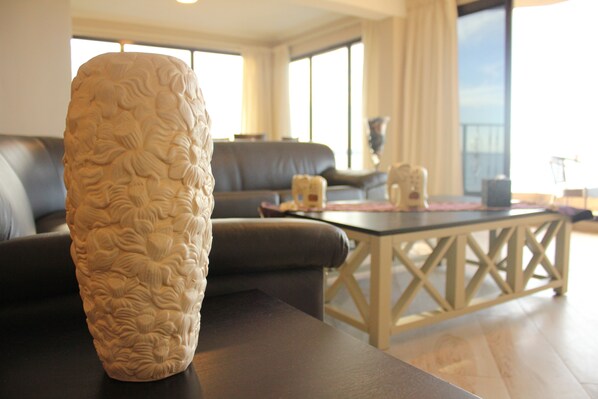 Télévision à écran plat, films à la carte