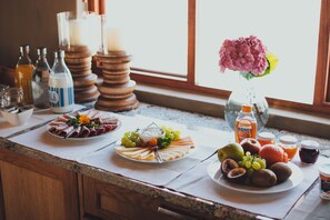 Daily buffet breakfast (ZAR 180.00 per person)