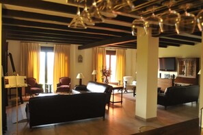Lobby lounge - El Rondon (Cebreros)