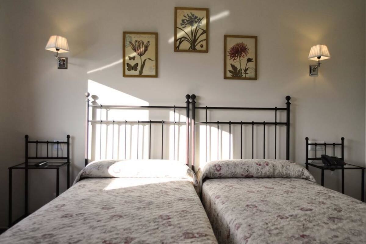Quarto casal ou duplo | Escrivaninha, camas extras/dobráveis (sobretaxa), Wi-Fi de cortesia
