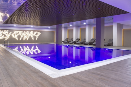 Innenpool. Sarissa Hotel