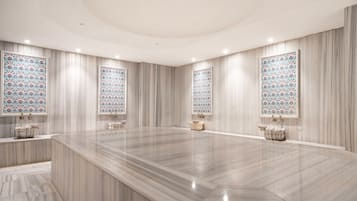 Behandelingskamers voor koppels, een sauna, een stoombad