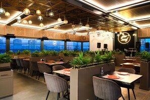 2 restaurants servant le petit déjeuner