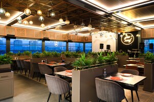 2 间餐厅，供应早餐