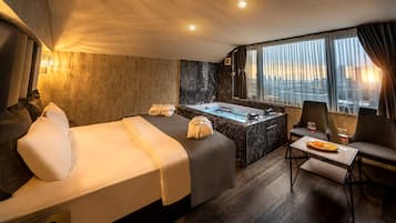 Business Double Room | Down duvets, Select Comfort beds, minibar, desk