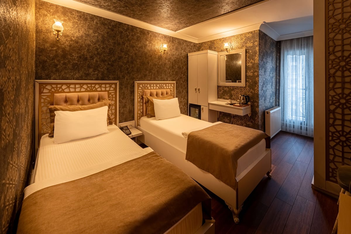 Standard Twin Room | Down comforters, Select Comfort beds, minibar, desk