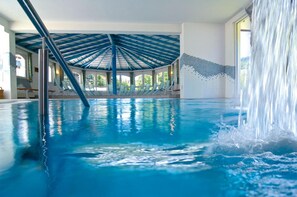 Piscine couverte, piscine extérieure (ouverte en saison)