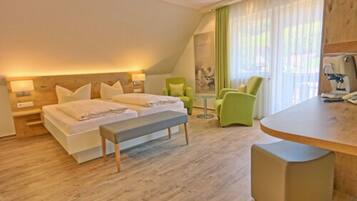 2 bedrooms, premium bedding, minibar, in-room safe