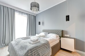 Deluxe appartement, 1 slaapkamer, balkon | Luxe beddengoed, individueel gedecoreerd, individueel gemeubileerd