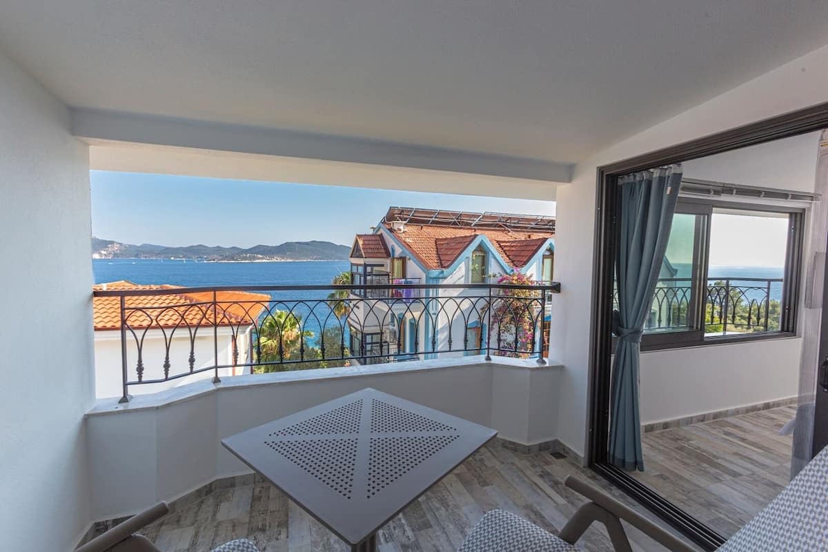 Honeymoon Room with Sea View & Jacuzzi 1 | Blick vom Balkon