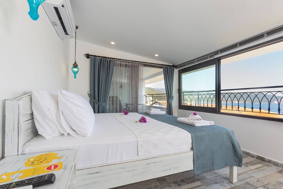 Honeymoon Room with Sea View & Jacuzzi 1 | Minibar (mit einigen kostenlosen Artikeln), Zimmersafe, kostenloses WLAN