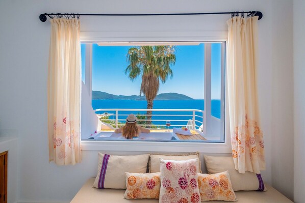 Premium Room with Sea View & Jacuzzi | Free minibar items, in-room safe, free WiFi, bed sheets - Payam Hotel (Kas)