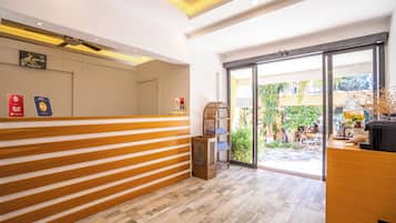 Quầy tiếp tân