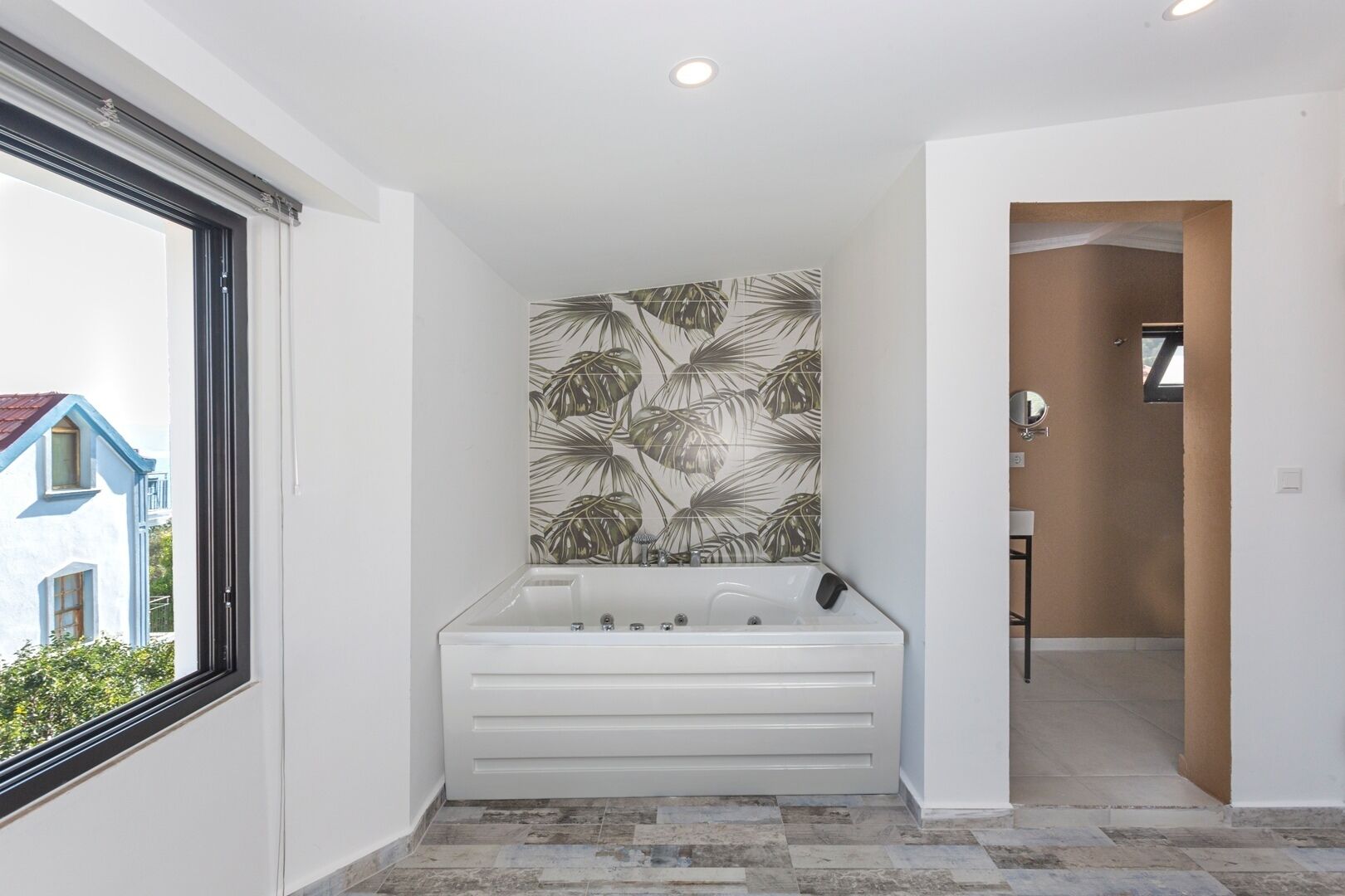 honeymoon room with sea view & jacuzzi 1 | free minibar items, in-room safe, free wifi, bed sheets