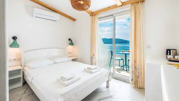 Penthouse Sea View Room | Lake view