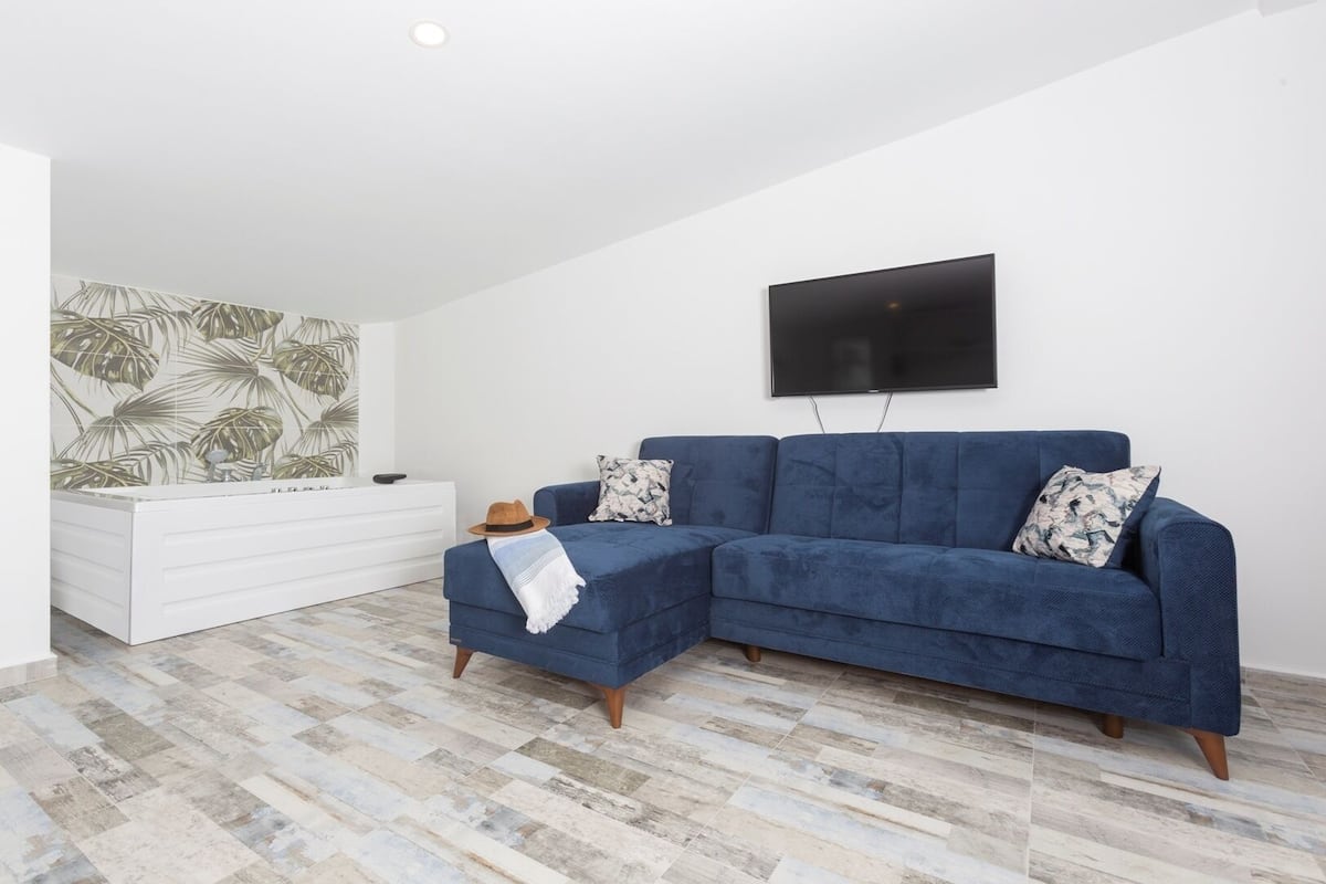 Honeymoon Room with Sea View & Jacuzzi 2 | Minibar (mit einigen kostenlosen Artikeln), Zimmersafe, kostenloses WLAN