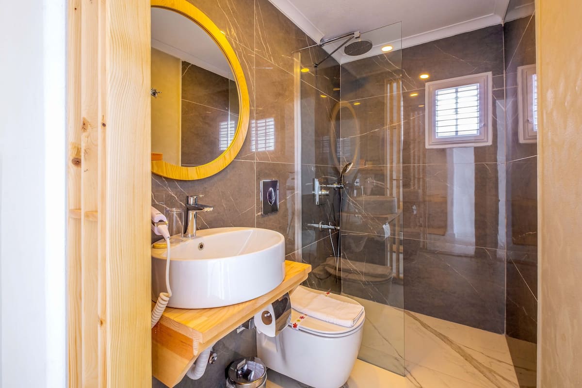 Penthouse Sea View Room | Minibar (mit einigen kostenlosen Artikeln), Zimmersafe, kostenloses WLAN