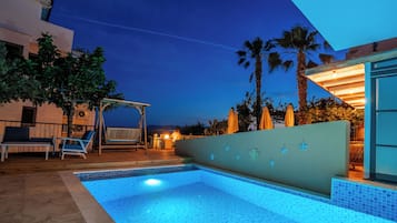 ์์ฆ๋ณ๋ก ์ด์๋๋ ์ผ์ธ ์์์ฅ, ์์์ฅ ํ๋ผ์, ์ผ๊ด์ ์์