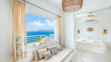 Premium Room with Sea View & Jacuzzi | บริเวณนั่งเล่น | ทีวีจอแอลซีดี