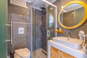 Comfort Room | Bathroom | Shower, eco-friendly toiletries, hair dryer, slippers - Payam Hotel (Kas)