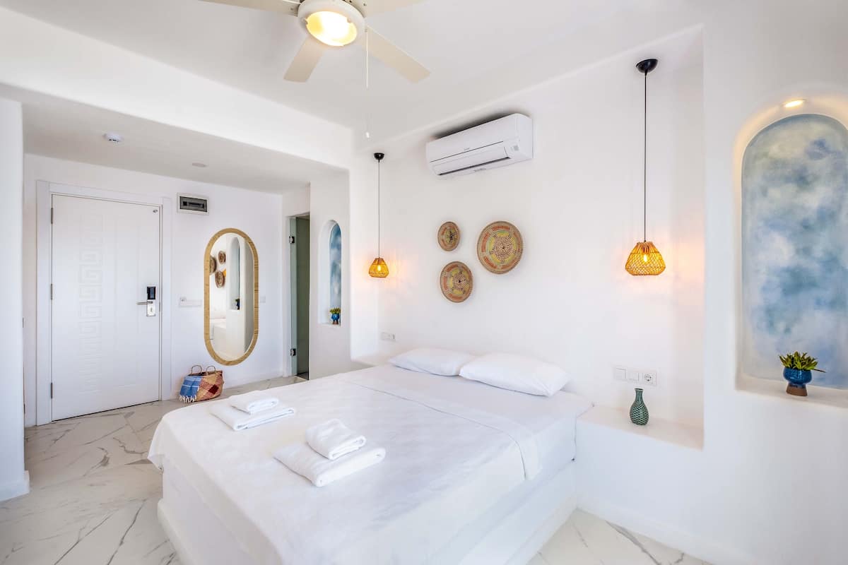 Comfort Room with Sea View | Minibar (mit einigen kostenlosen Artikeln), Zimmersafe, kostenloses WLAN