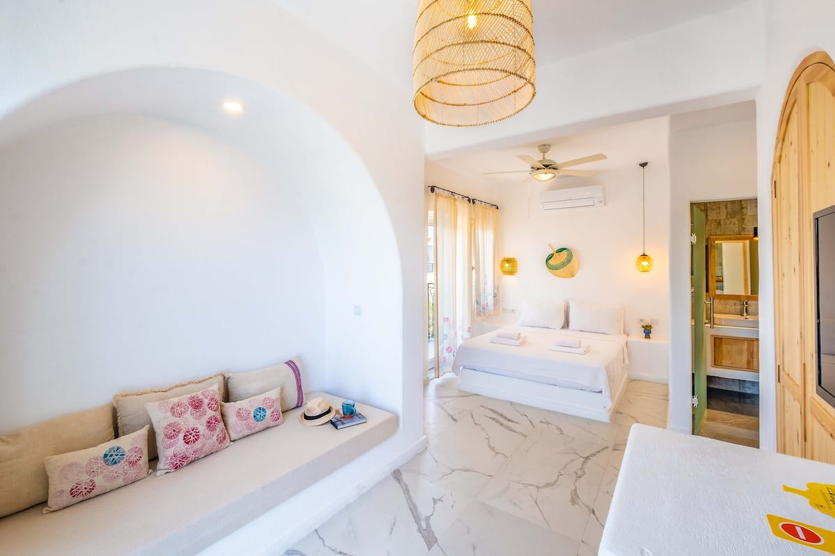 Comfort Room | Minibar (mit einigen kostenlosen Artikeln), Zimmersafe, kostenloses WLAN