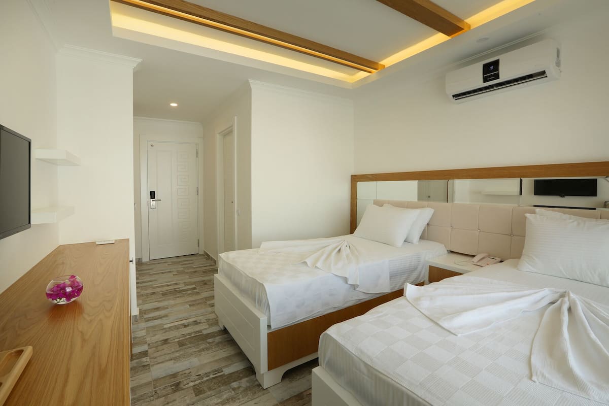 Minibar (mit einigen kostenlosen Artikeln), Zimmersafe, kostenloses WLAN