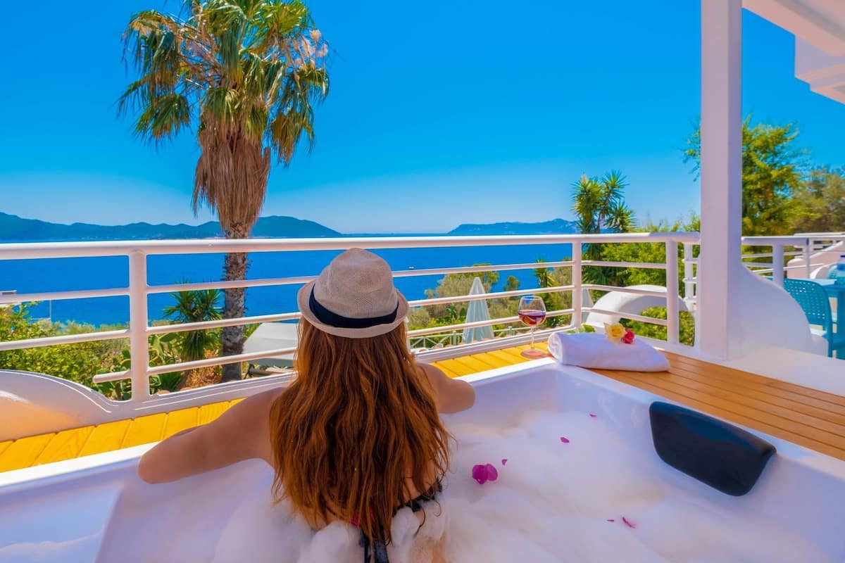 Premium Room with Sea View & Jacuzzi | Minibar (mit einigen kostenlosen Artikeln), Zimmersafe, kostenloses WLAN