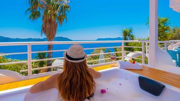 Free minibar items, in-room safe, free WiFi, bed sheets