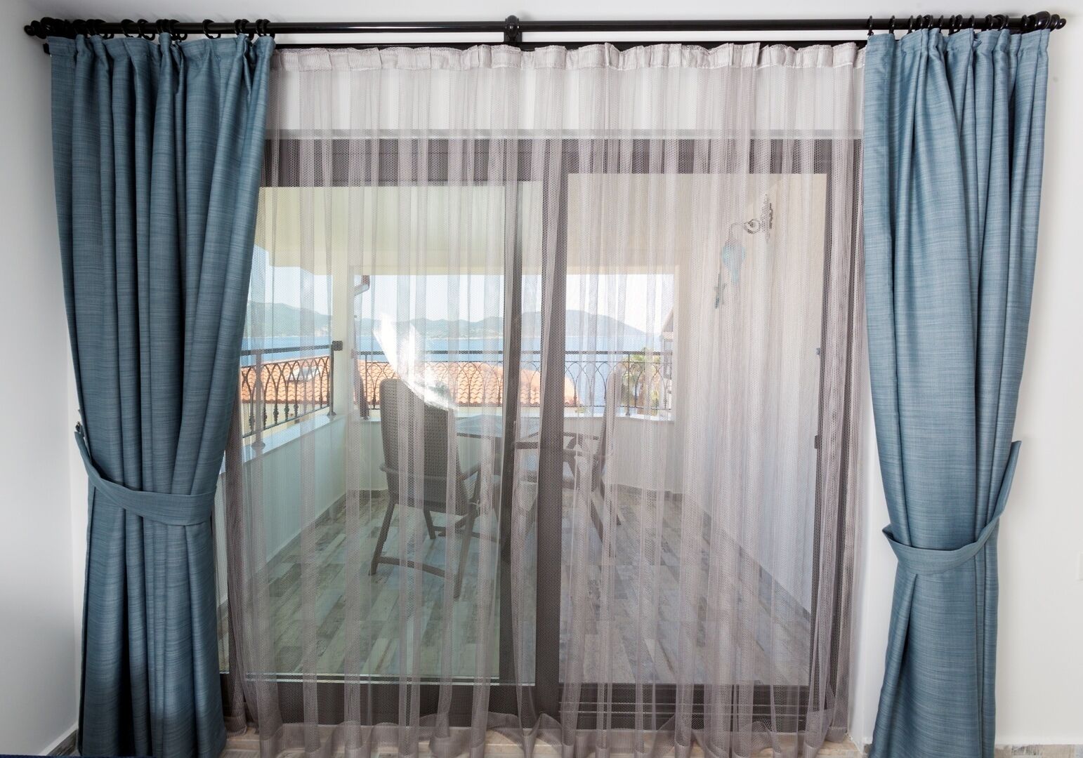 honeymoon room with sea view & jacuzzi 2 | free minibar items, in-room safe, free wifi, bed sheets