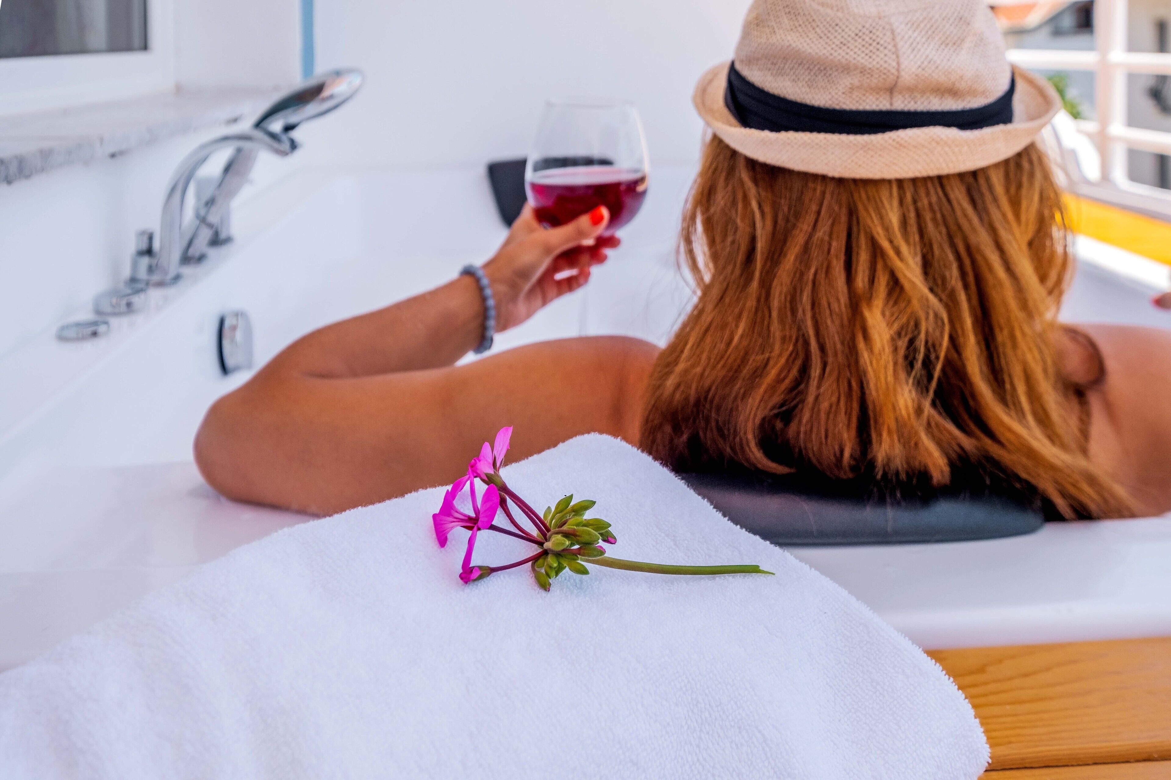 premium room with sea view & jacuzzi | jetted bathtub