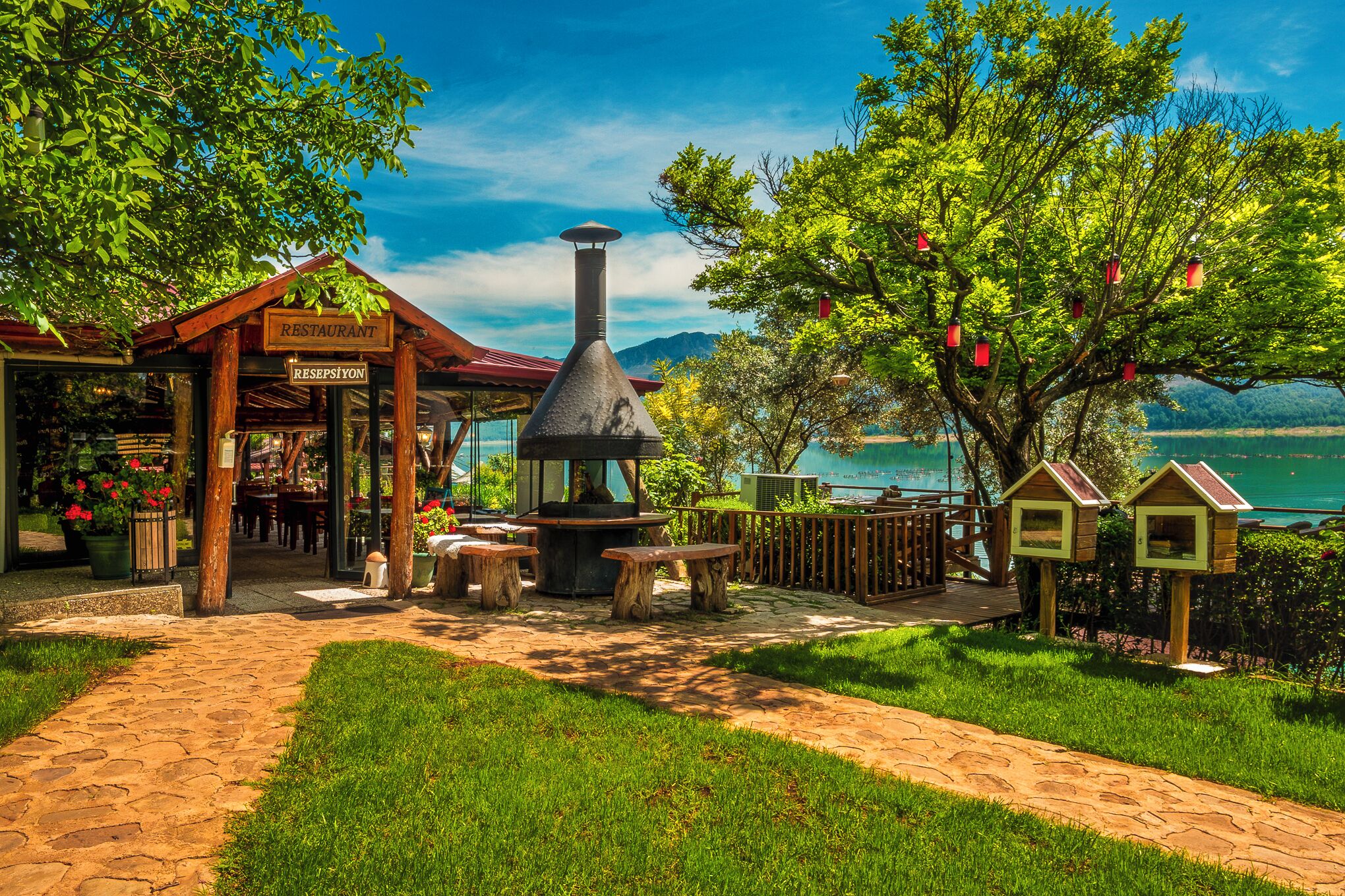 Breakfast, lunch and dinner served