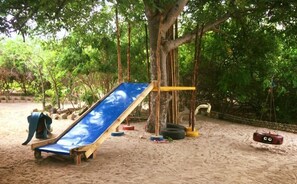 Zona de juegos infantil al aire libre