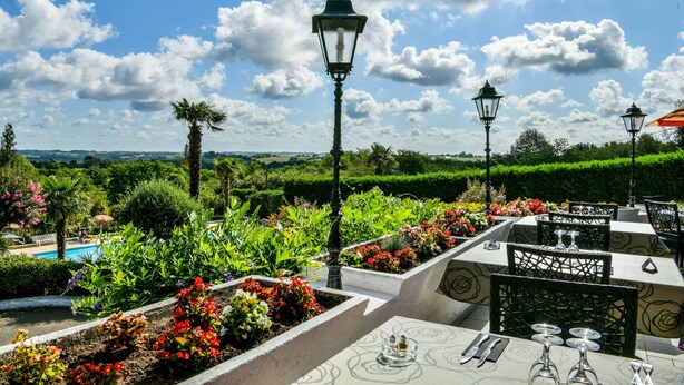 Terrace/patio - Hôtel Aux Tauzins (Montfort-en-Chalosse)