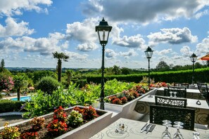 Terrace/patio - Hôtel Aux Tauzins (Montfort-en-Chalosse)